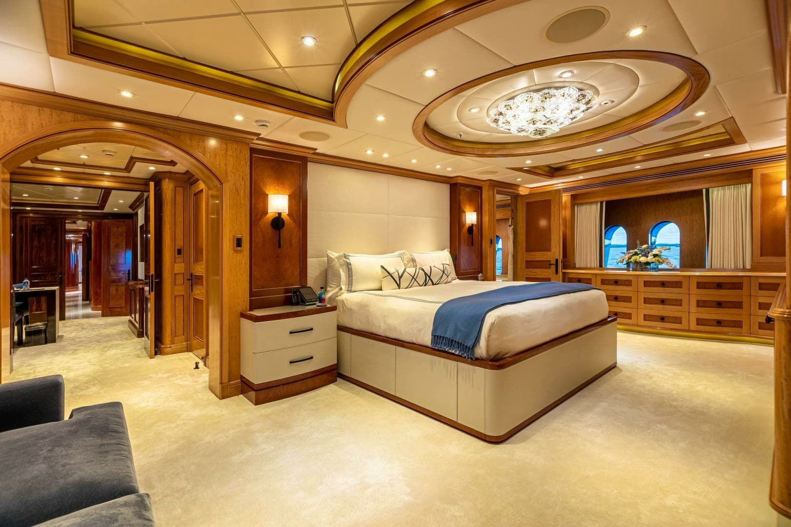 191' Trinity Yachts 2009 — view 2