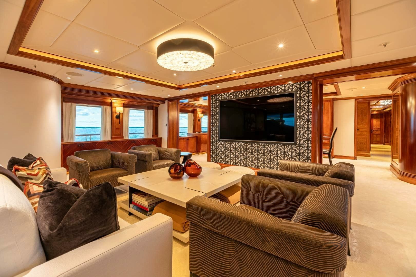 191' Trinity Yachts 2009 — view 5