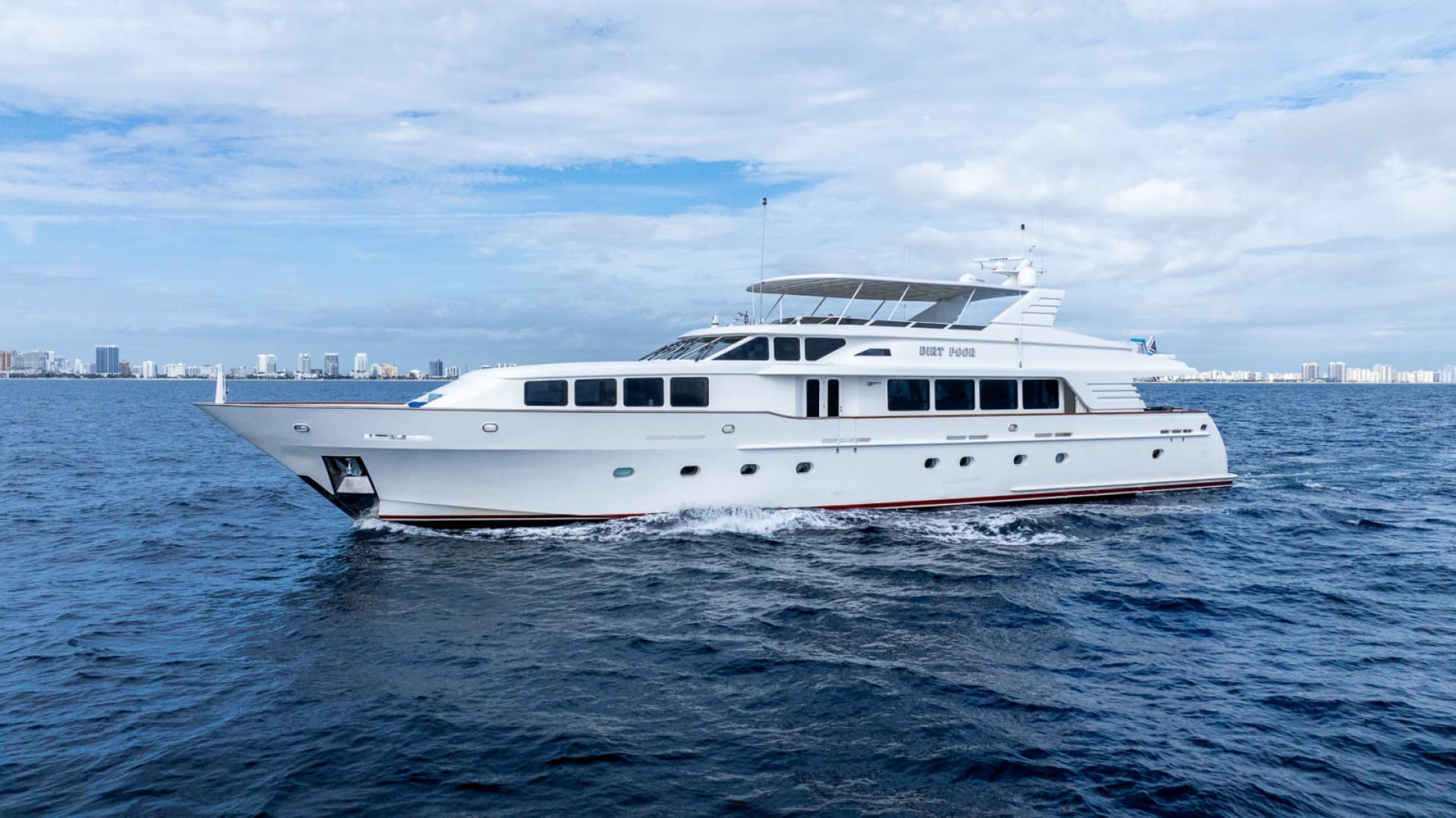 118' Trinity Yachts 1999 — view 5