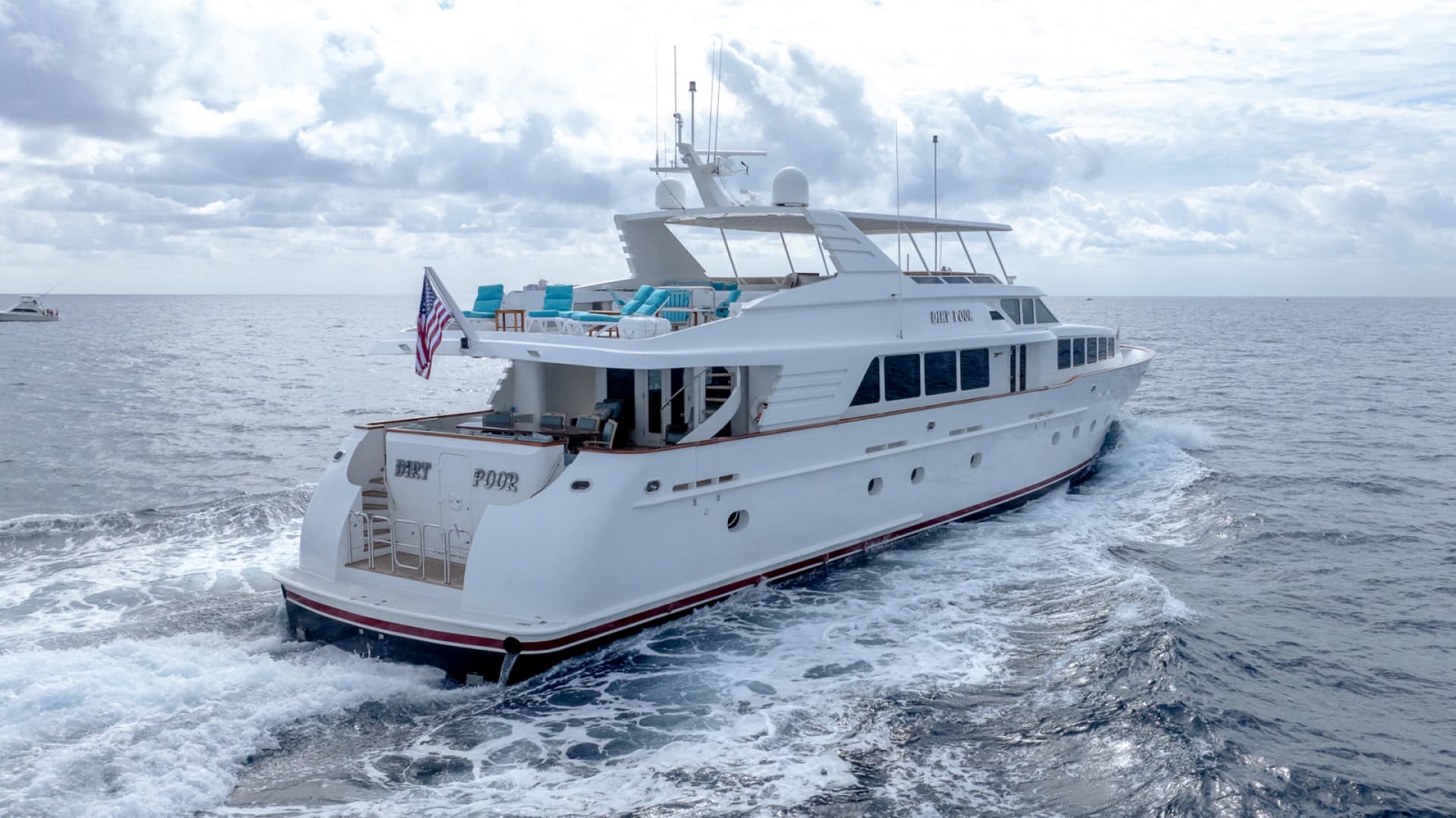 118' Trinity Yachts 1999 — view 2